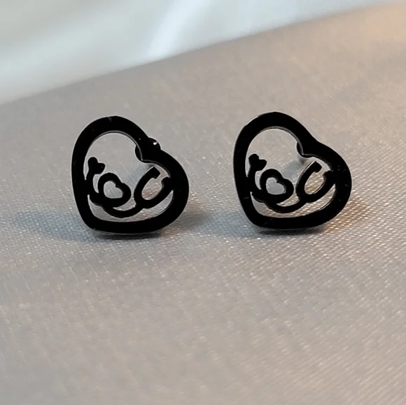 Stethoscope & Heart Hollow Stud Earrings, unisex - Picture 1 of 7